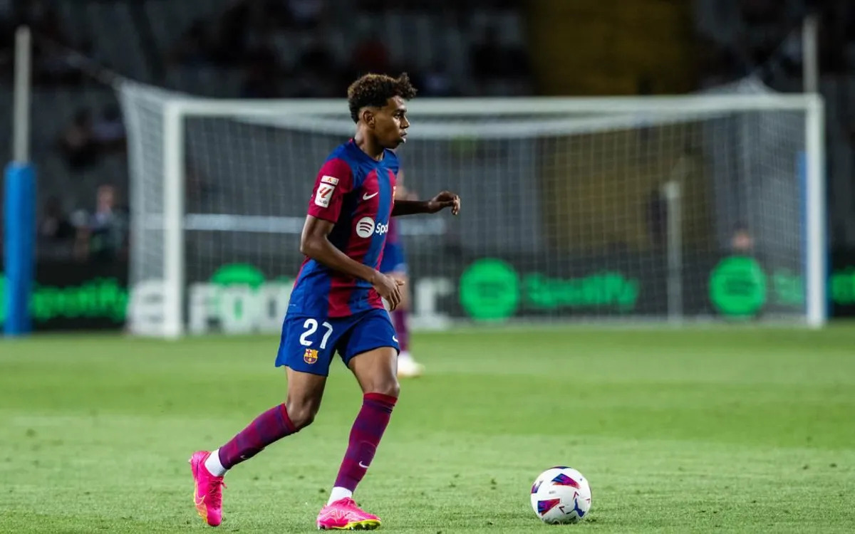 Lamine Yamal celebrates for Barcelona during the 2025-26 season